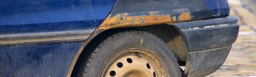 Picture of rusty old car